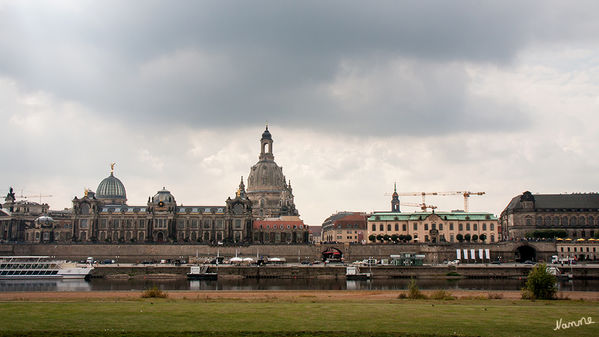 Dresden - Skyline
In der Mitte die Kuppel der Frauenkirche und links dazu die Zitronenpresse der Kunsthalle
Schlüsselwörter: Dresden, Skyline