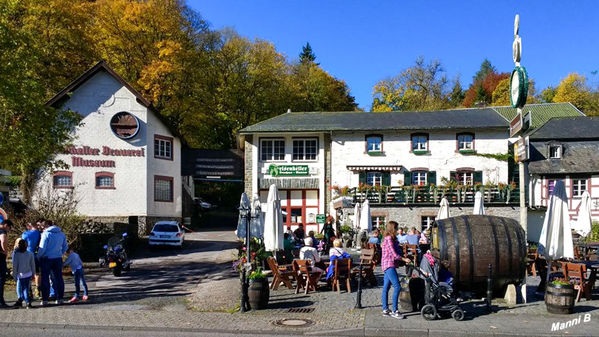 Radtour
Einen besonderen Reiz hat auch eine Museumsbesichtigung mit seinem alten Felsenkeller und dem tiefschwarzen Schiefer.
Schlüsselwörter: Monschau, Hohes Venn