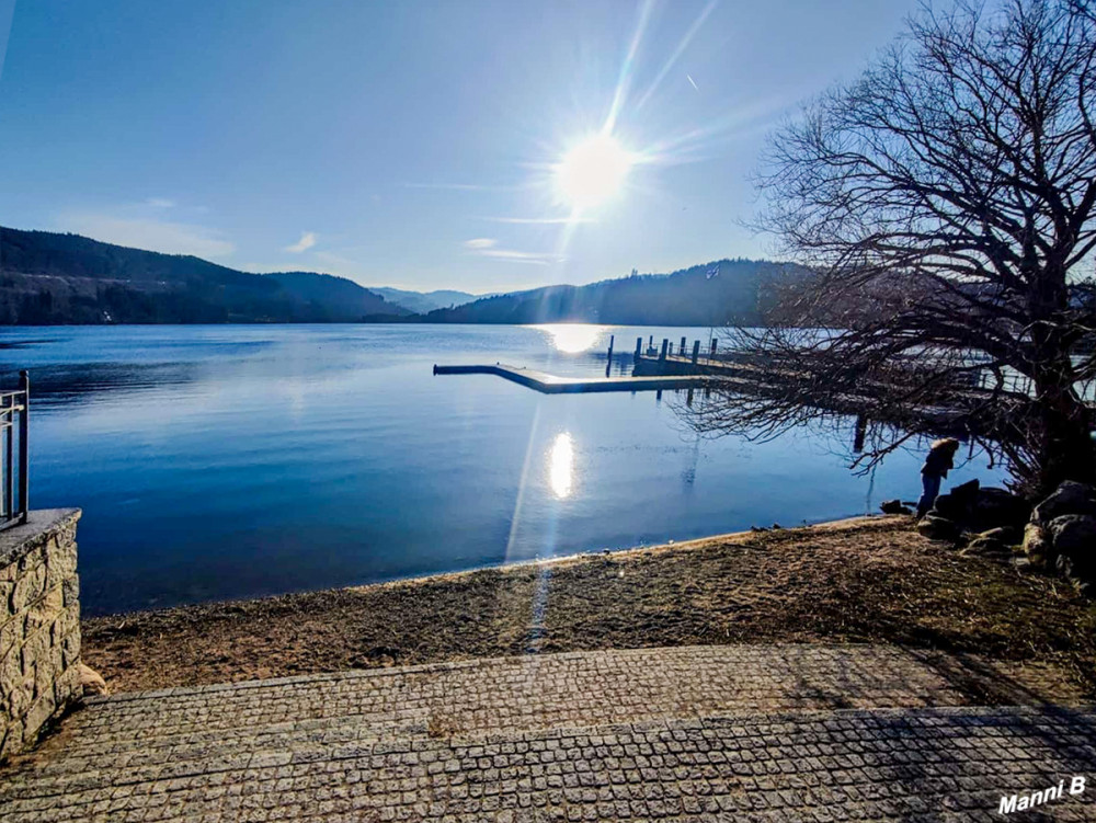Radtour um den Titisee bei Neustadt
Der Titisee liegt im südlichen Schwarzwald ca. 30 km östlich von Freiburg
Größe: ca. 2 km lang und 1 km breit
Möglichkeiten: Schwimmen, Surfen, Segeln, Tretbootverleih, Rundfahrten mit dem Ausflugsboot lt. schwarzwald
Schlüsselwörter: 2026