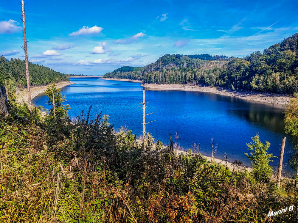 Granetalsperre
Hauptzufluss der Granetalsperre ist der Fluss Grane, der allerdings nicht ausreichend Wasser für die Trinkwasserversorgung führt, weshalb der Oker-Grane-Stollen aufgefahren wurde, sodass dieser unterwegs auch Wasser aus der Gose aufnehmen kann. lt. harzspots
Zur Zeit fehlen ein paar Meter bis die Talsperre gefüllt ist.
Schlüsselwörter: 2025