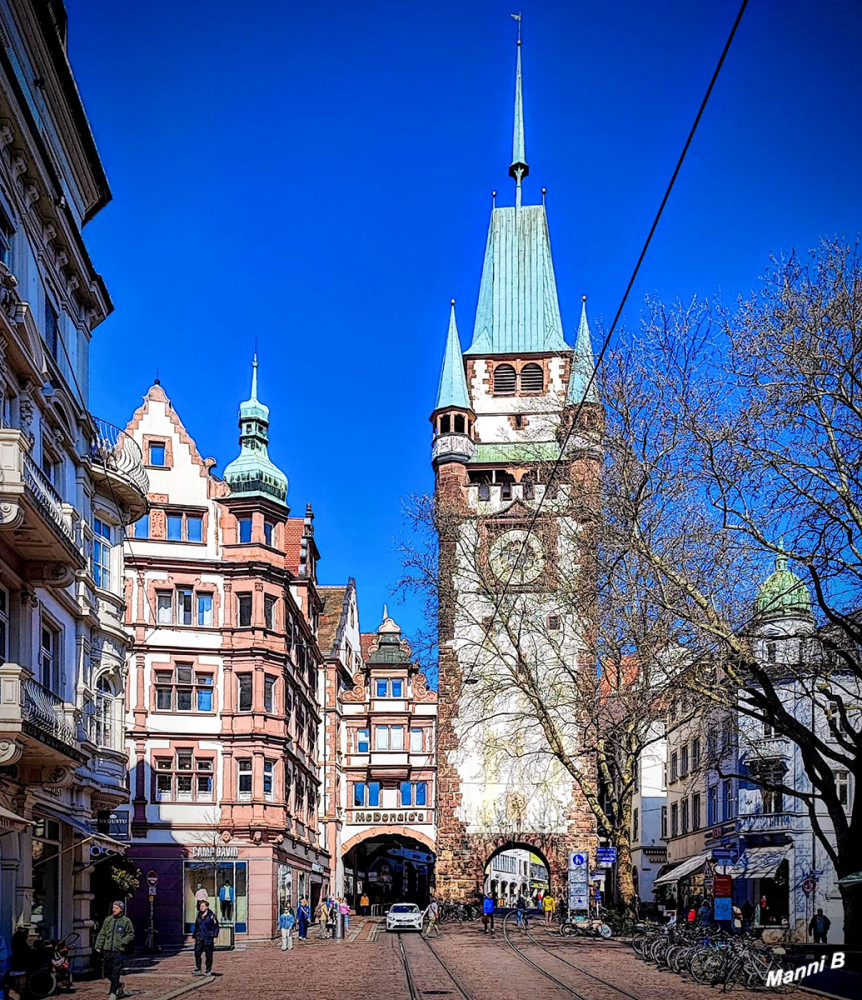 Freiburg im Breisgau - Martinstor
Das Martinstor in der Kaiser-Joseph-Straße ist im Vergleich zum Schwabentor der ältere der beiden noch erhaltenen Tortürme der mittelalterlichen Stadtbefestigung von Freiburg im Breisgau. lt. Wikipedia
Schlüsselwörter: 2026