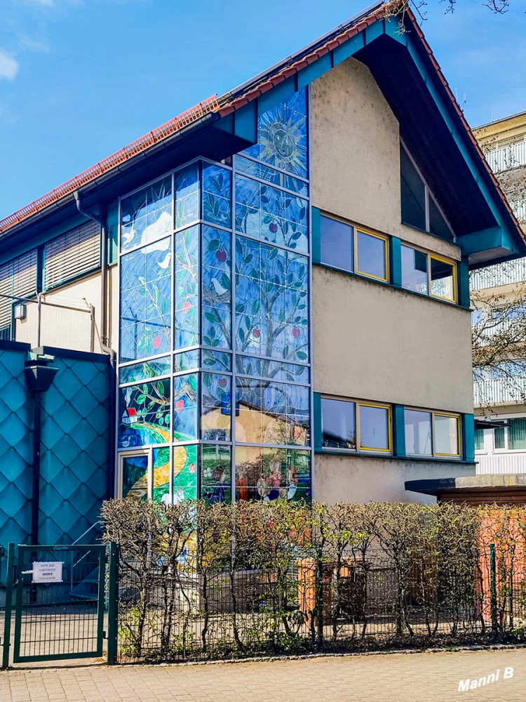 Rastatt
wurde im 18. Jahrhundert zur barocken Residenzstadt der Markgrafschaft Baden-Baden ausgebaut, war im 19. Jahrhundert eine Bundesfestung und bis ins ausgehende 20. Jahrhundert Garnisonsstadt. Seit 1992 ist Rastatt Standort eines PKW-Werks von Mercedes-Benz. lt. Wikipedia
Schlüsselwörter: 2026