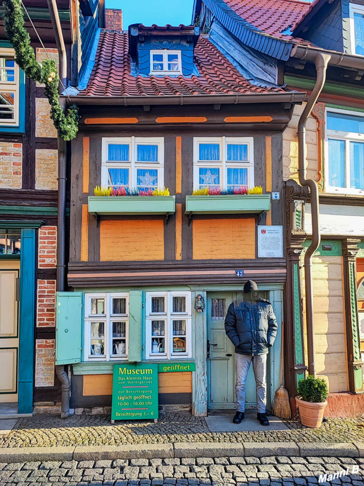 Wernigerode
Das Kleinste Haus der Stadt steht in Wernigerode und ist ein sozialgeschichtliches Kulturdenkmal. Es ist aufgrund seiner geringen Größe bekannt. Heute befindet sich darin ein kleines volkskundliches Museum. lt.Wikipedia
Schlüsselwörter: 2025