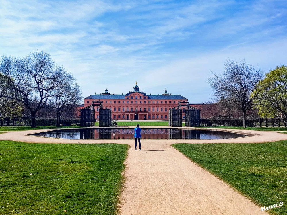 Barockschloß Rastatt
Schloss Rastatt ist die erste der Barockresidenzen am Oberrhein. Die imposante Anlage demonstriert in ihrer Gesamtarchitektur anschaulich eine geometrische Einheit von Stadt und Garten mit dem Schloss als Mittelpunkt. lt.schloss-rastatt
Schlüsselwörter: 2026