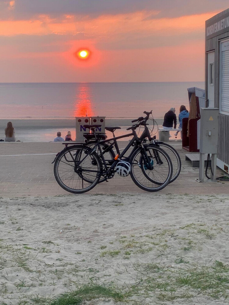 Sonnenuntergangsimpressionen Norderney
Schlüsselwörter: 2024