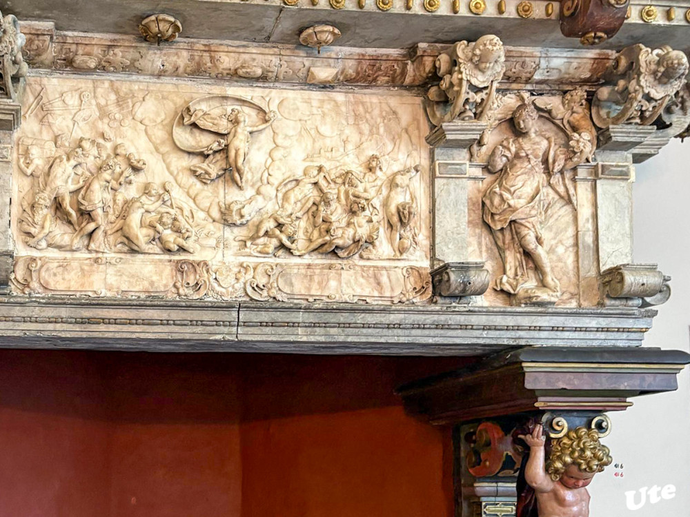Impressionen Schloss vor Husum
Detailaufnahme eines Kamins
Schlüsselwörter: 2026