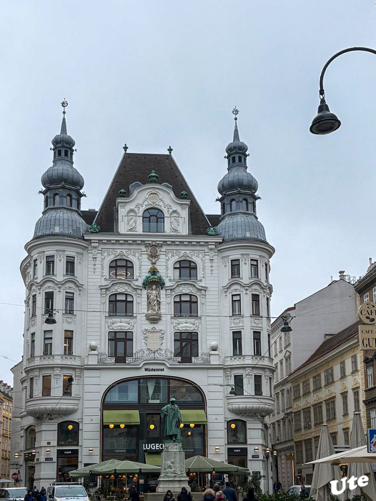 Wien
In der Innenstadt
Schlüsselwörter: 2026