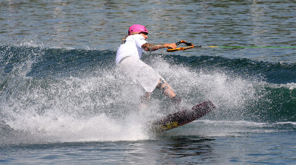 Wakeboarder
Eine junge Trendsportart, die auf Grund der Kombination von Schnelligkeit, spektakulären Tricks und dem besonderen Lebensgefühl, welches mit diesem Sport einhergeht, immer mehr Anhänger findet. 

Vorläufe zur Wakeboard Meisterschaft am Boot

Schlüsselwörter: Wakeboard Meisterschaft