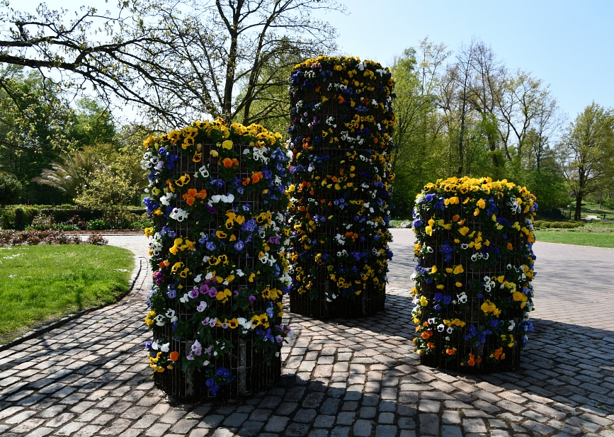 Blumensäulen im Park 
Roland
Schlüsselwörter: 2022