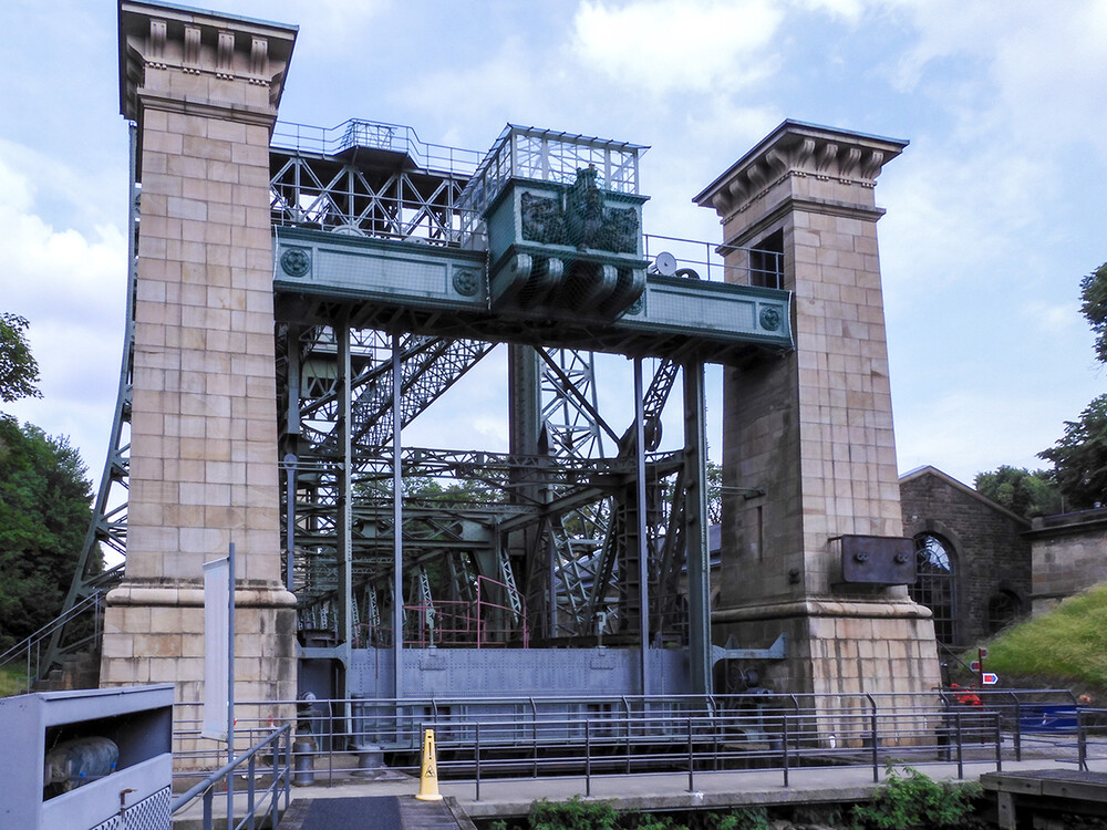 Fotoausflug am 24.06 2021 "Schiffshebewerk Schleuseneinfahrt"
Perla
Schlüsselwörter: 2021