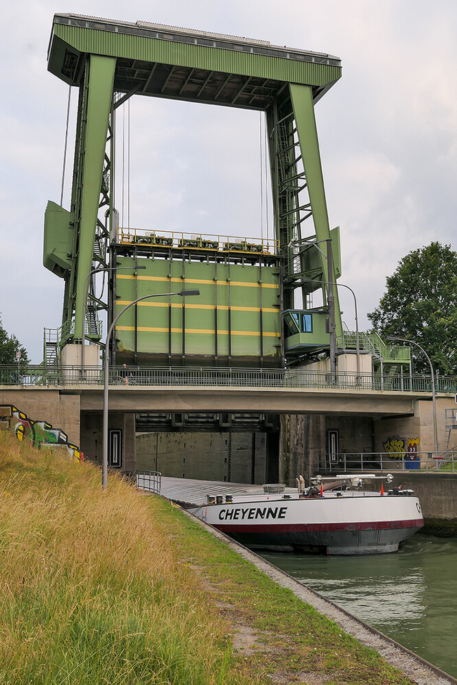 Fotoausflug am 24.06 2021 "Ausfahrt aus der großen Schleuse in Datteln"
Manni
Schlüsselwörter: 2021