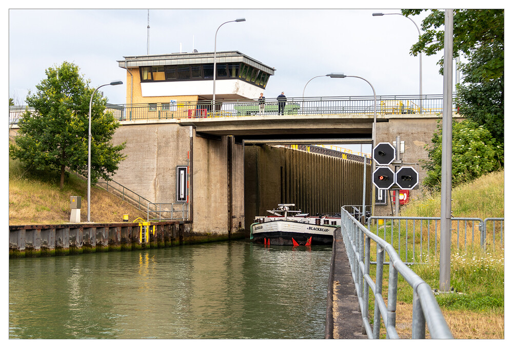 Fotoausflug am 24.06 2021 "Ausfahrt aus der kleinen Schleuse in Datteln"
Marianne
Schlüsselwörter: 2021