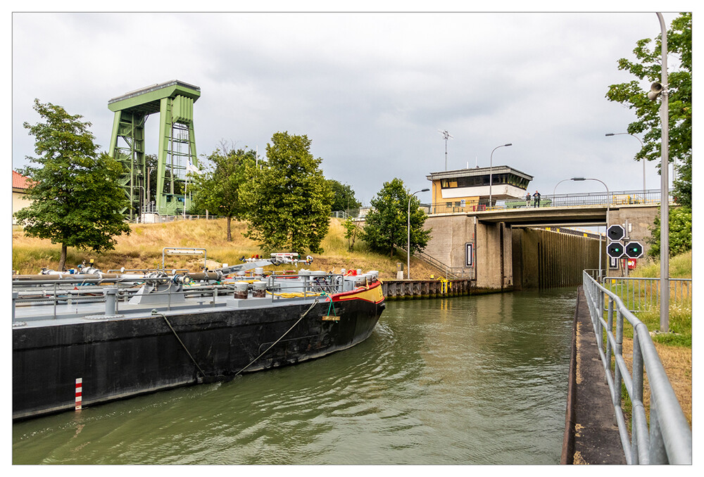 Fotoausflug am 24.06 2021 "Einfahrt in kleine Schleuse Datteln"
Marianne
Schlüsselwörter: 2021