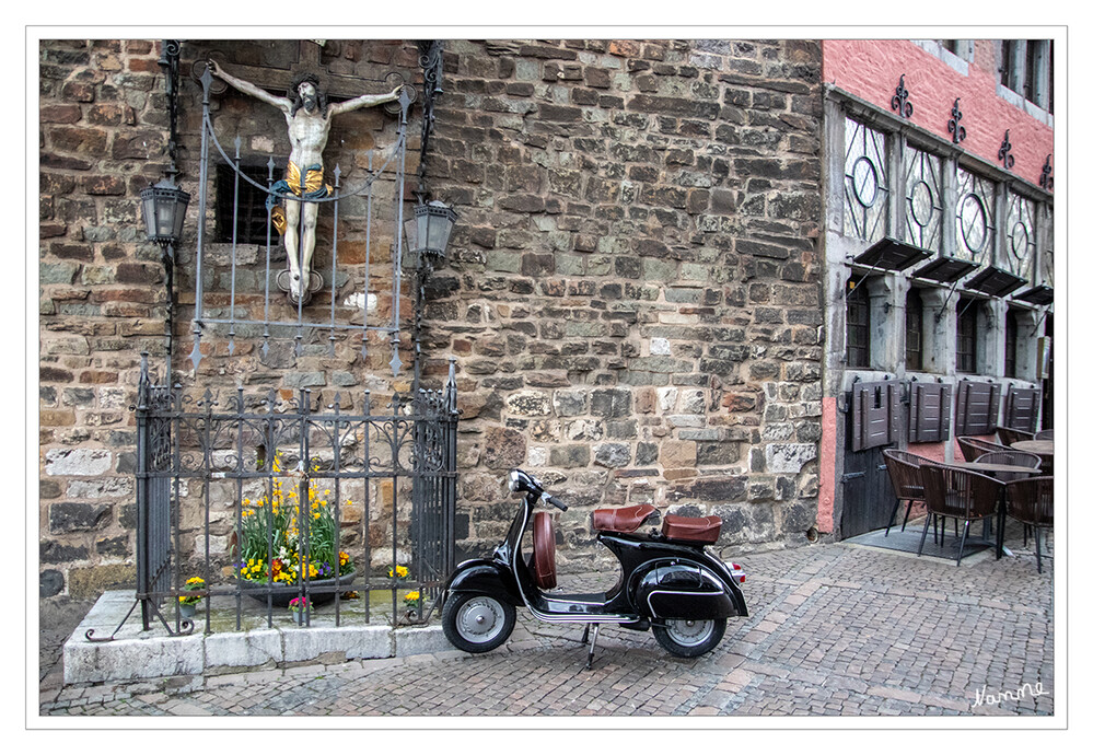Aachen mit Motorroller
