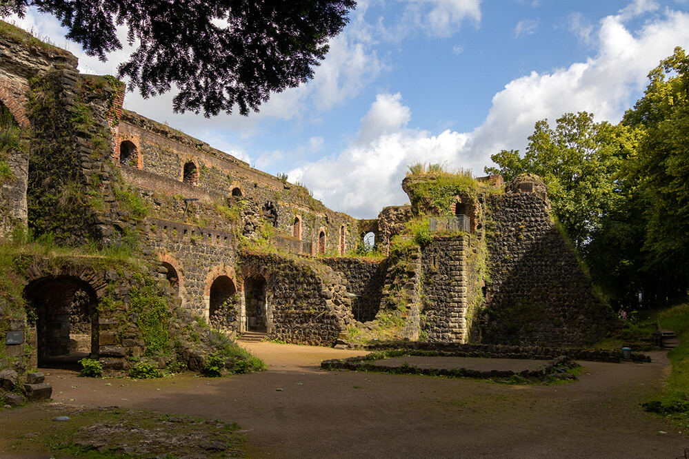 Kaiserswerth Kaiserpfalz
Marianne 
Schlüsselwörter: 2024