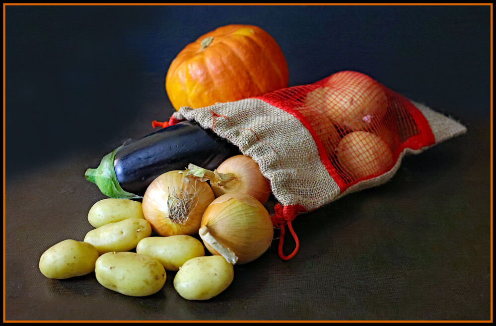 Herbstliches Stillleben "Variation auf Gemüse"
Elise
Schlüsselwörter: 2023