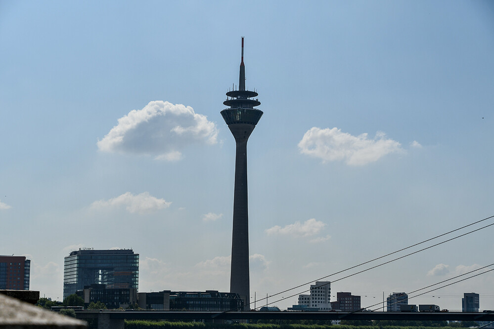 Blick auf den Medienhafen
Roland
Schlüsselwörter: 2021