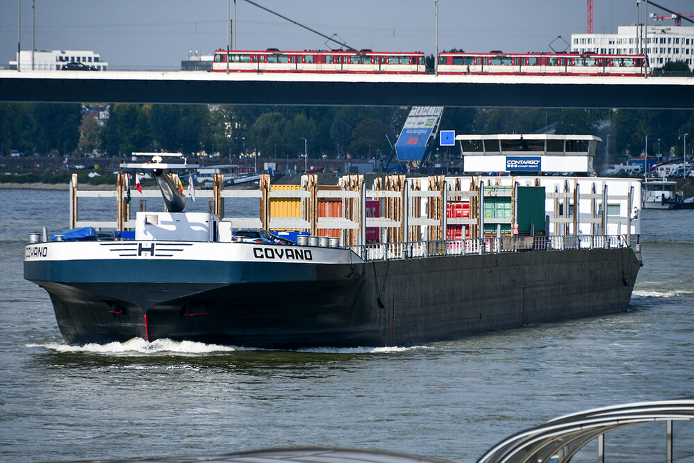 Transport auf dem Rhein
Roland
Schlüsselwörter: 2021