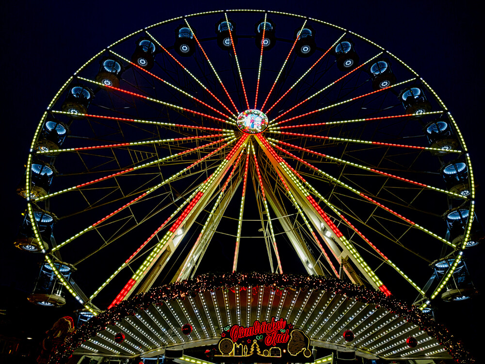 Licht in der Dunkelheit "Auf dem Weihnachtsmarkt"
Gerd
Schlüsselwörter: 2022