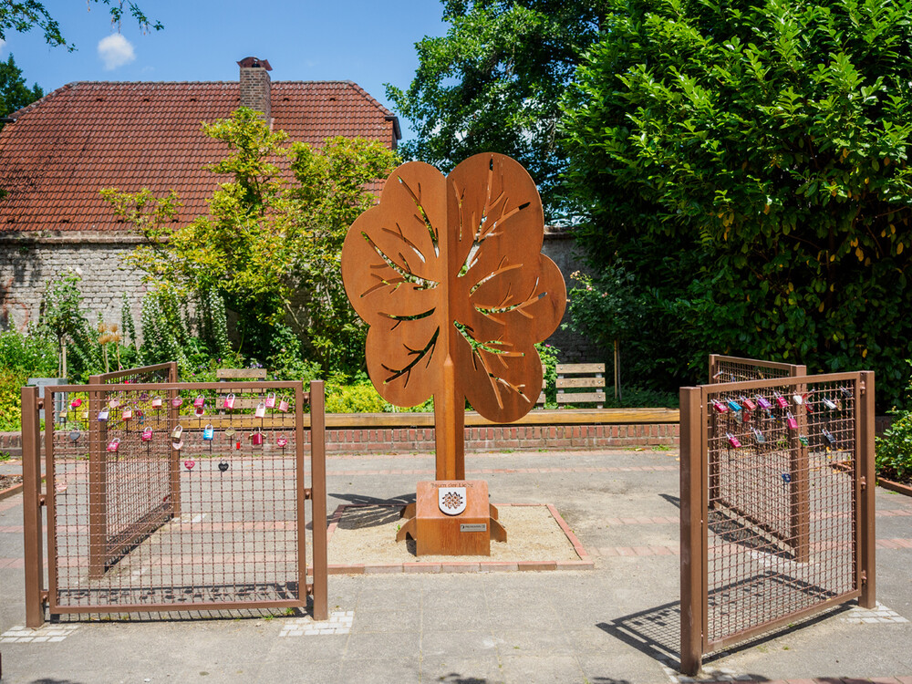 Kunst im öffentlichen Raum "Baum der Liebe"
Gerd
Schlüsselwörter: 2022