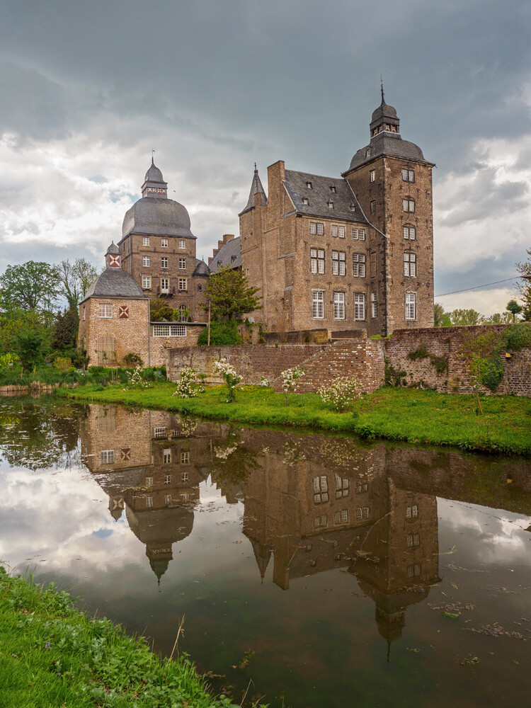 Spiegelung "Schloss Myllendonk"
Gerd
Schlüsselwörter: 2021