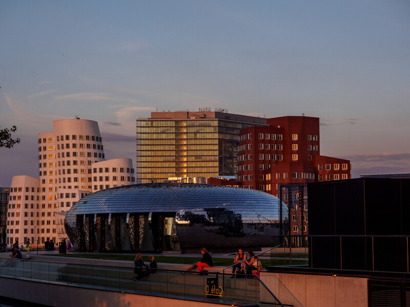 Düsseldorf UFO an Hyatt
Gerd
