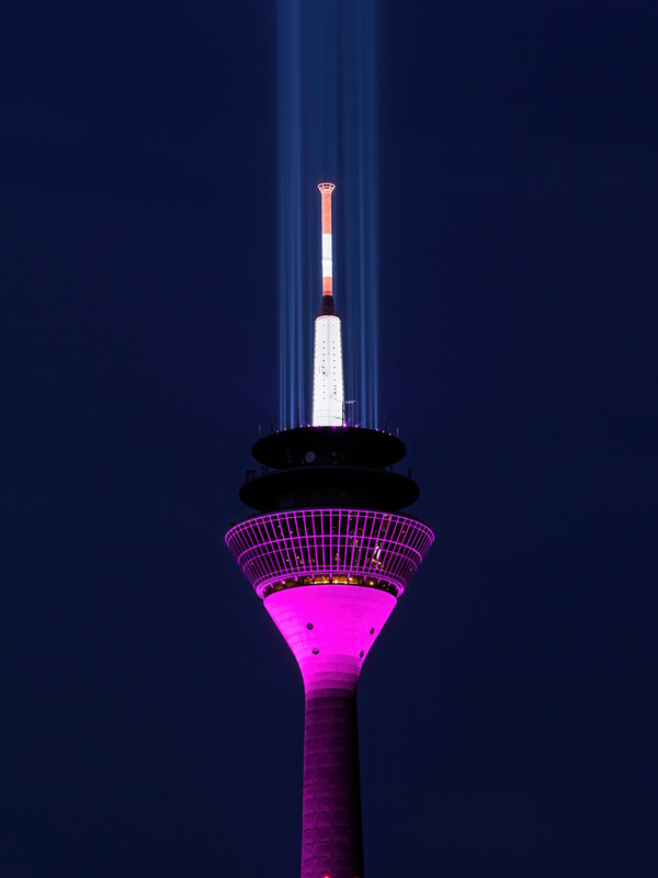 Düsseldorf "Rheinturm in Farbe"
Gerd
