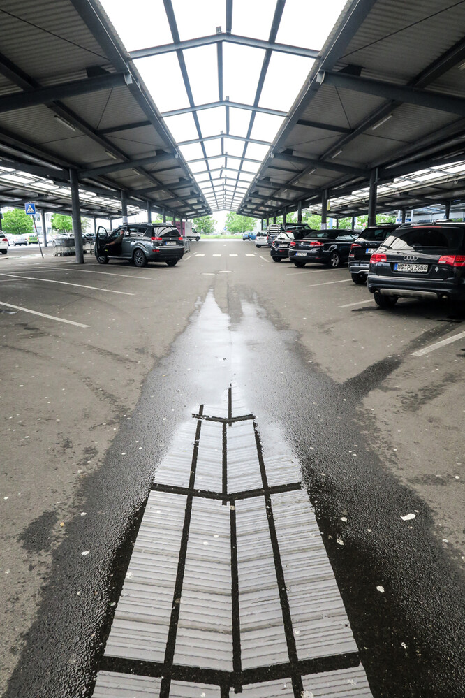 Spiegelung "Überdachter Parkplatz"
Verena
Schlüsselwörter: 2021