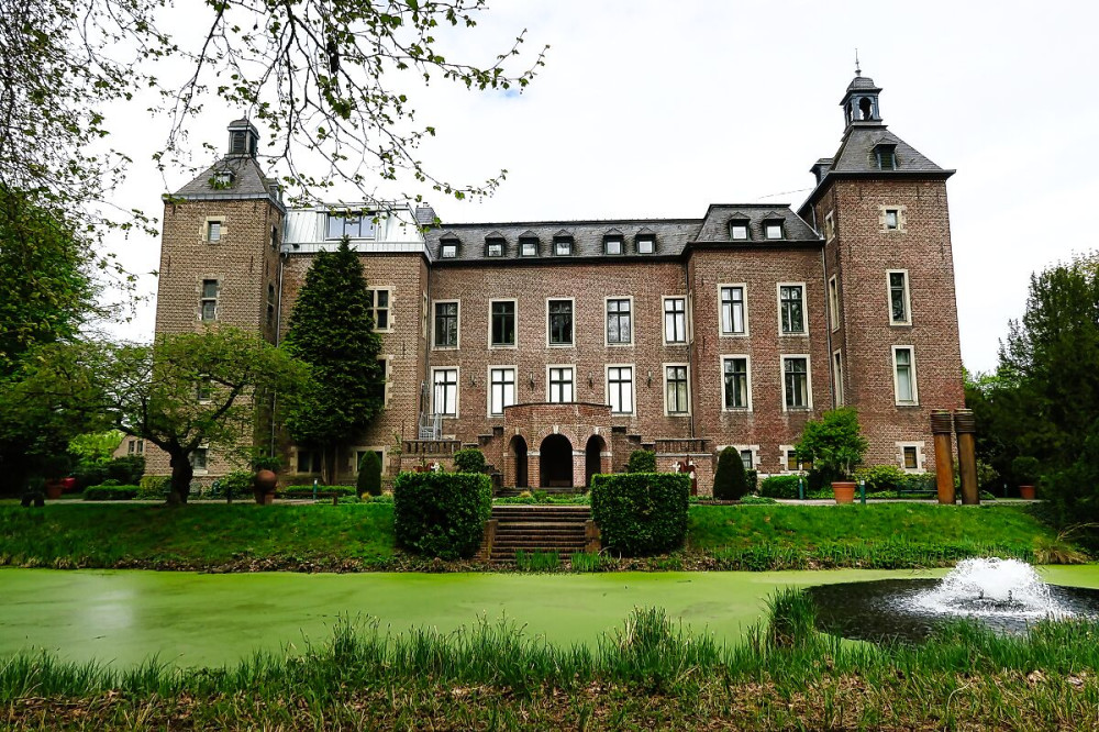 Schlösser, Burgen und Festungen  "Schloss Neersen"        
Verena
Schlüsselwörter: 2025
