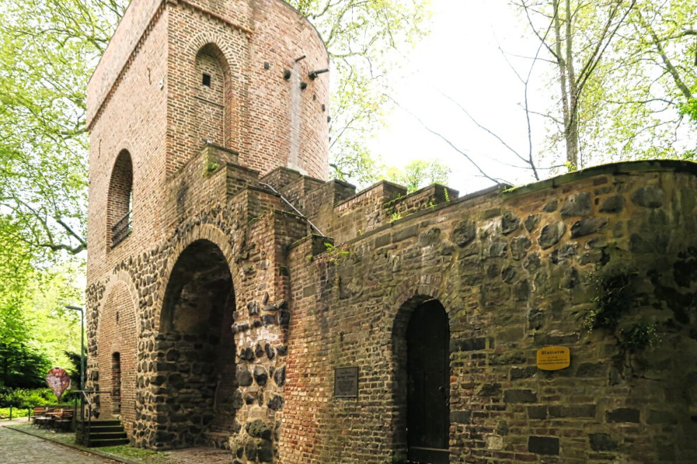 Stadtführung-das historische Neuss  „Blutturm“
Verena
Schlüsselwörter: 2025