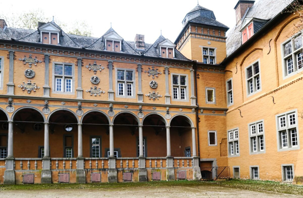 Schlösser, Burgen und Festungen  "Schloss Rheydt"        
Verena
Schlüsselwörter: 2025