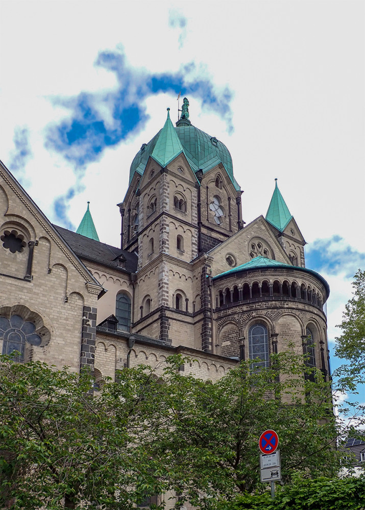Stadtführung-das historische Neuss  „Quirinus Munster von außen“
Marianne
Schlüsselwörter: 2025