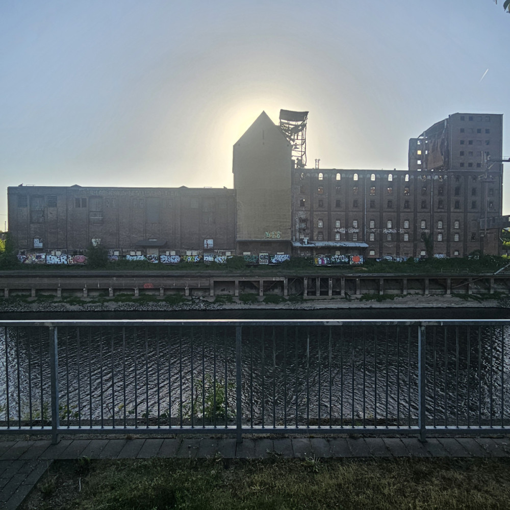 Landschaften  „Im Hafen“
Chris
Schlüsselwörter: 2025