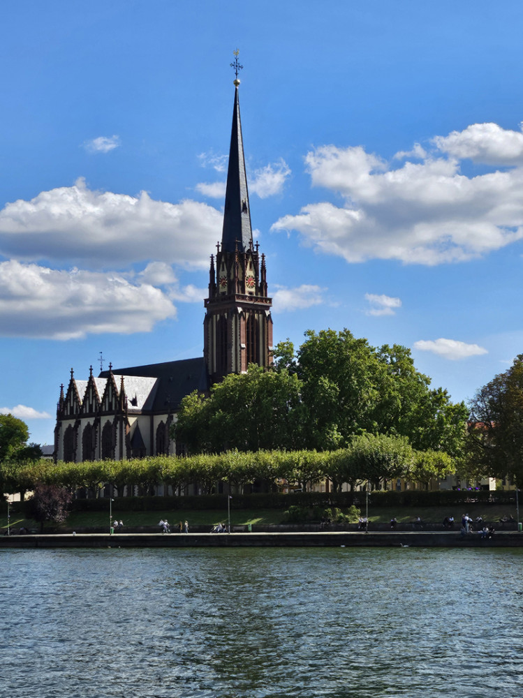Frei  „Kirche Frankfurt“
Ralf
Schlüsselwörter: 2026