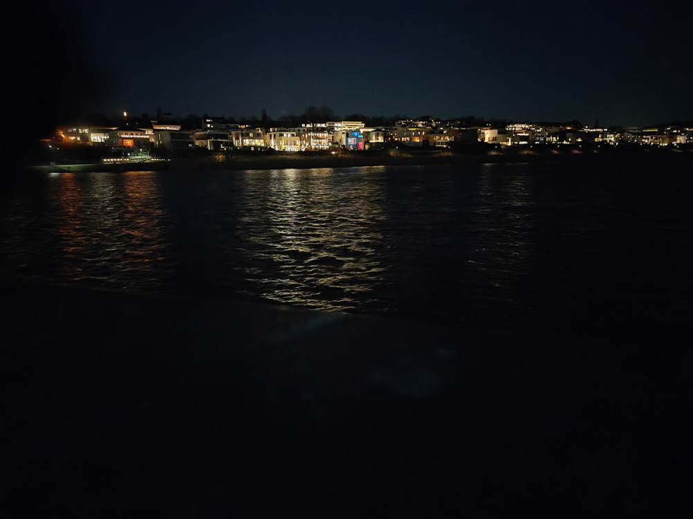 Gegensätze  „Phoenix - See" bei Nacht
Manni
Schlüsselwörter: 2025