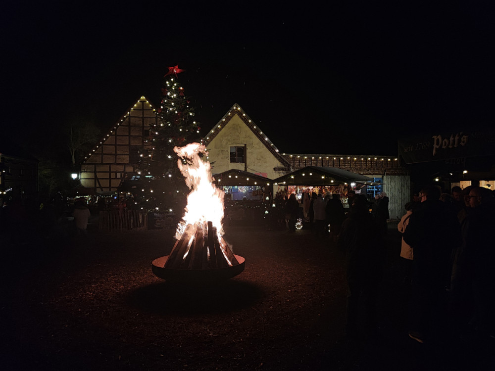Gegensätze  „Weihnachtsdorf Gut Keinemann“
Manni
Schlüsselwörter: 2025