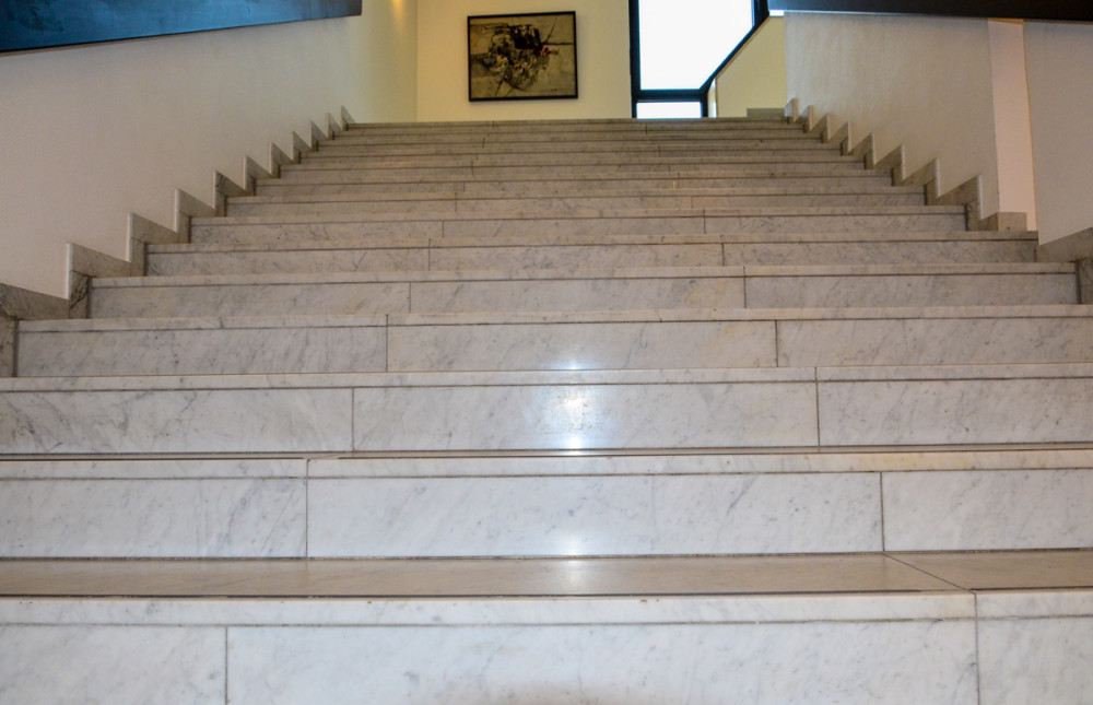 Frei  „Treppe“
Perla
Schlüsselwörter: 2025