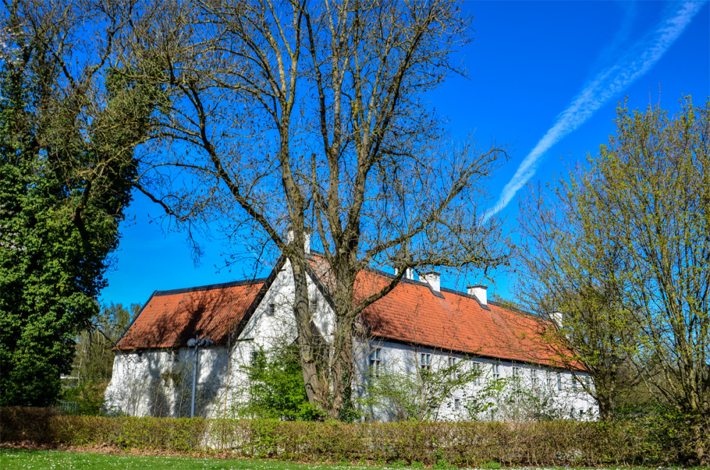 Schlösser, Burgen und Festungen  "Wasserschloss Rodenberg v. der Emscher gesehen"      
Perla
Schlüsselwörter: 2025