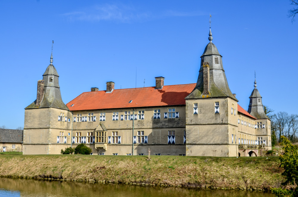 Schlösser, Burgen und Festungen  "Schloss Westerwinkel"
Perla
Schlüsselwörter: 2025