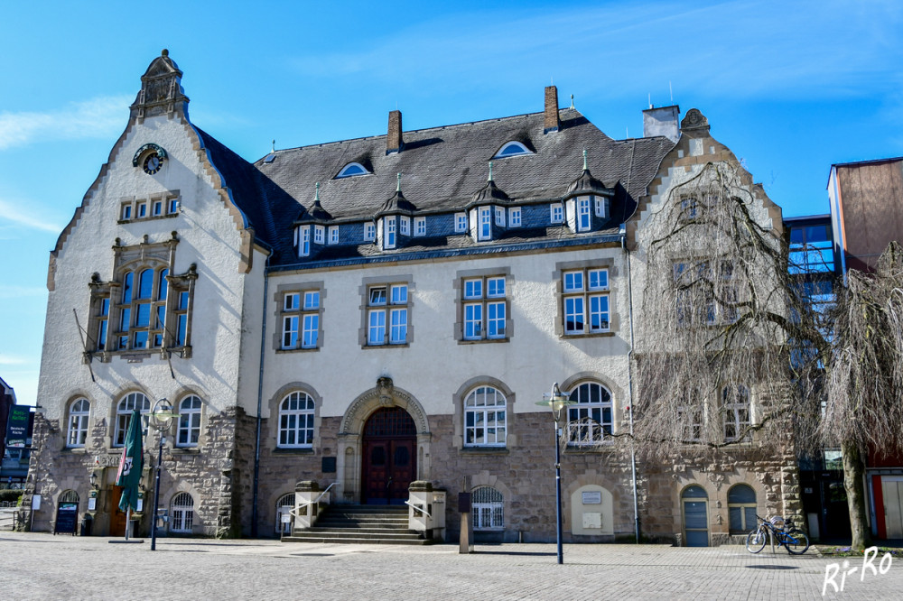 Rathaus Dortmund Aplerbeck
Das Rathaus mit einem Ratskeller wurde zwischen 1906 u. 1907 vom Amtsbaumeister Wilhelm Stricker erbaut. (lt. dortmund.de)
Schlüsselwörter: 2025