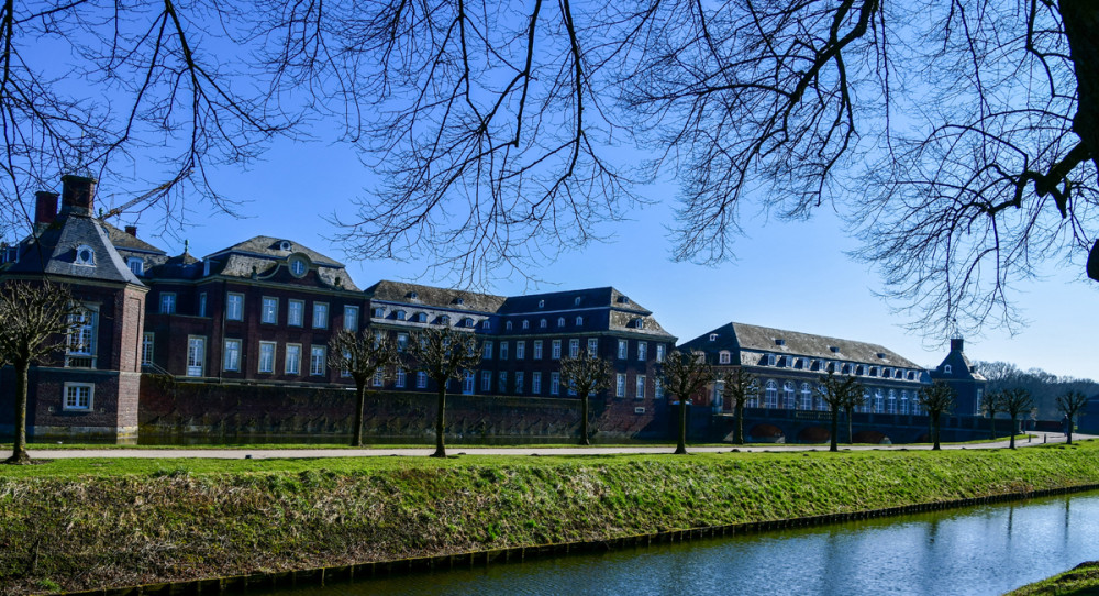 Schlösser, Burgen und Festungen  "Schloss Nordkirchen" 
Roland
Schlüsselwörter: 2025