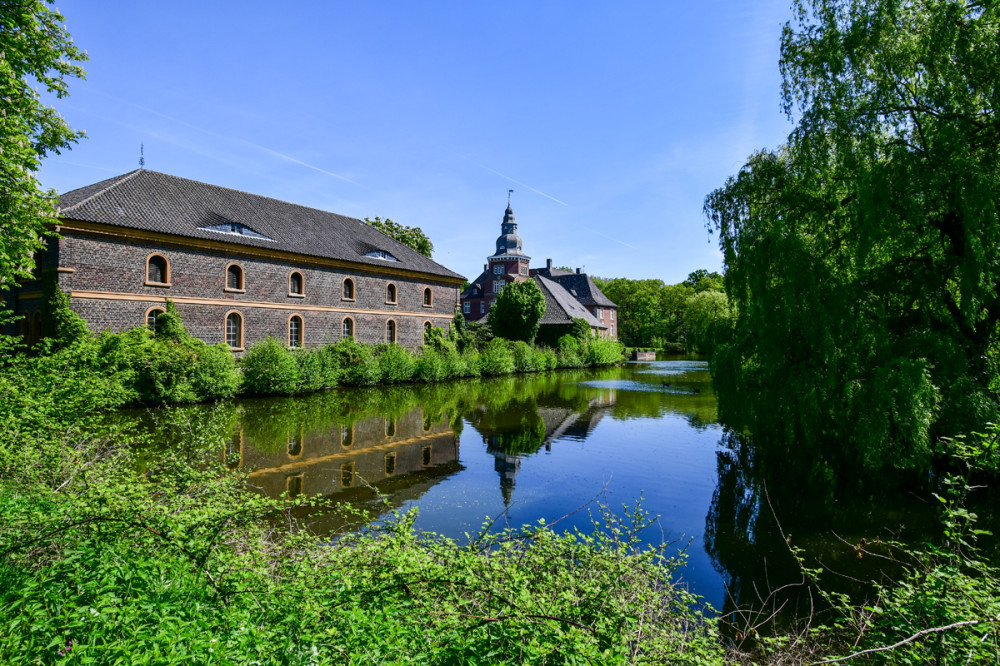 Schlösser, Burgen und Festungen  "Schloss Sandfort Aussenanlage"   
Roland
Schlüsselwörter: 2025