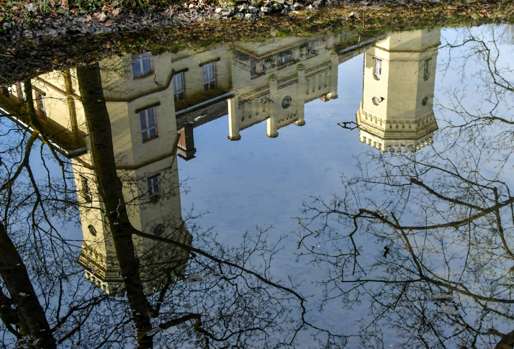 Schlösser, Burgen und Festungen  "Spiegelung Schloss Schwansbell" 
Roland
Schlüsselwörter: 2025