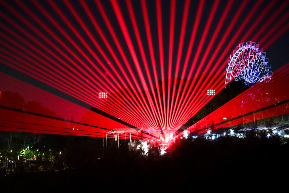 Skylights Strahlen in rot 07
Marianne
Schlüsselwörter: 2026