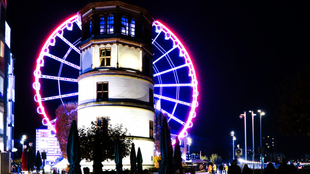Frei  „Schlossturm vor dem Riesenrad“
Verena
Schlüsselwörter: 2025